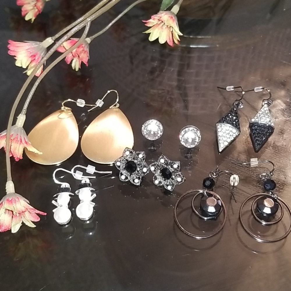 Vintage Women's Costume Jewelry Earrings